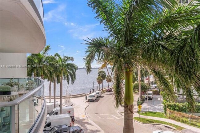 Building Photo - 1331 Brickell Bay Dr