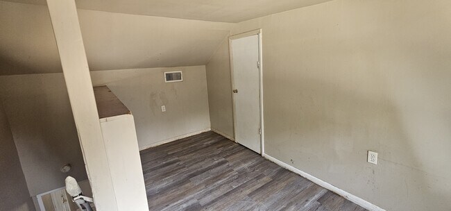 Building Photo - 716 Drury Ln