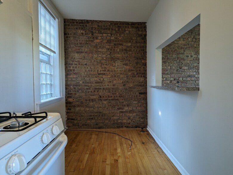 Building Photo - 4237 N Paulina St