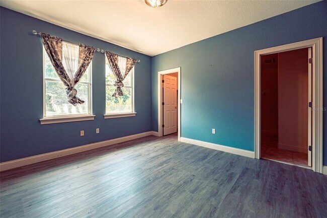 Building Photo - 10430 Birch Tree Ln