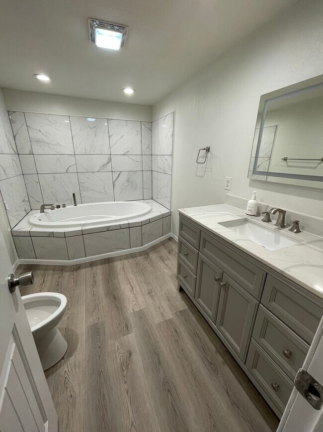 Building Photo - Spacious 3-Bed + Flex Room on Private Fenced 2 Acres, Huge Shop