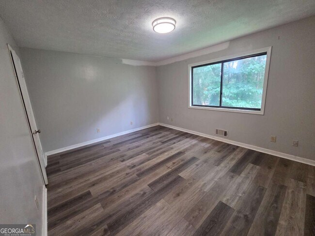 Building Photo - 5034 Cherokee Ct