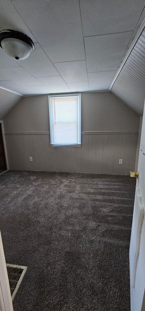 Building Photo - 4 Bedroom House for rent