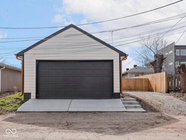Building Photo - 1210 Finley Ave