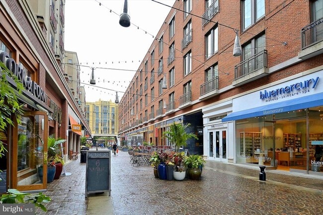 Building Photo - 4915 Hampden Ln