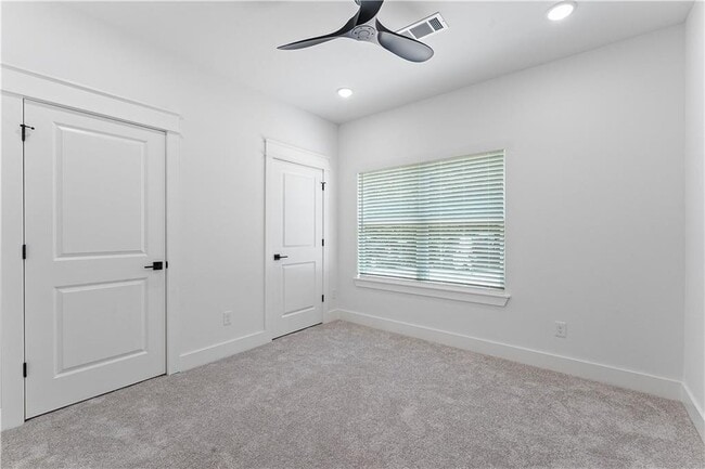 Building Photo - 17 Westmorland Dr