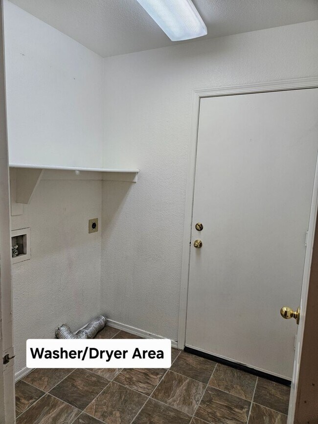 Building Photo - 4 BRM, 2 BA. HOME IN VAL VISTA PLACE in GI...