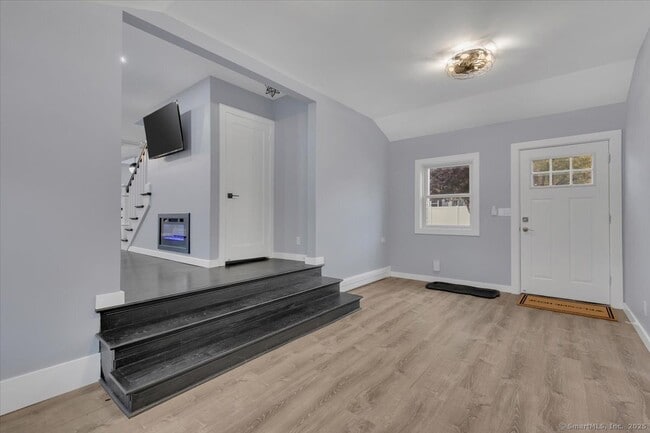 Building Photo - 21 Deepwood Dr