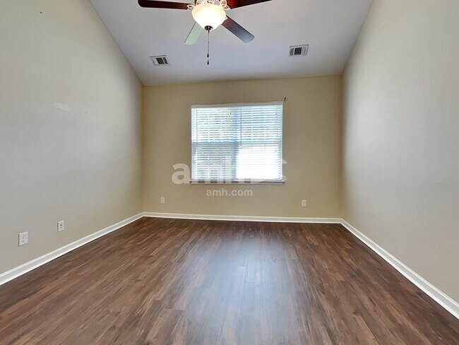 Building Photo - 830 Hyacinth Circle