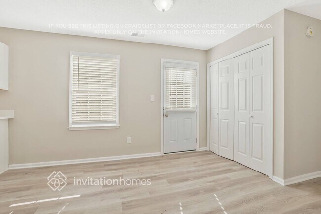 Building Photo - 526 Sumer Ln N