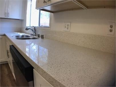 Building Photo - 6 Bedroom 3 Bathroom House  8 ppl MAX