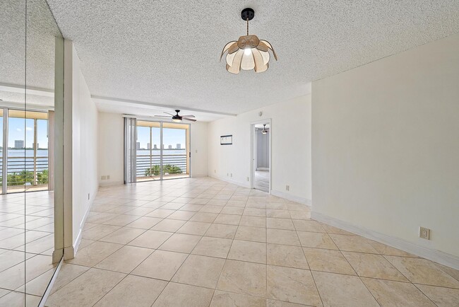 Building Photo - 105 Paradise Harbour Blvd
