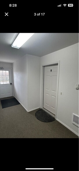 Building Photo - 17 Diane Rd
