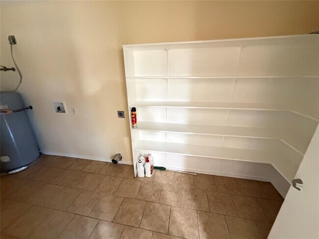 Building Photo - 2203 Bluebonnet Dr