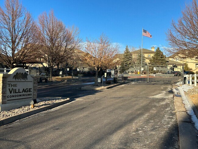 Building Photo - Spacious 3 bedroom townhome near Peterson ...