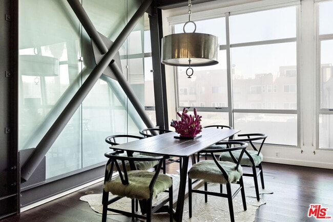 Building Photo - 1513 9th St