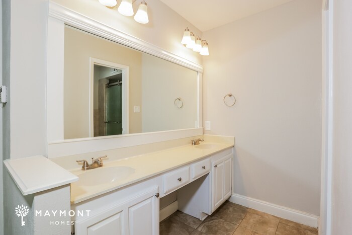Building Photo - 510 Redwood Dr