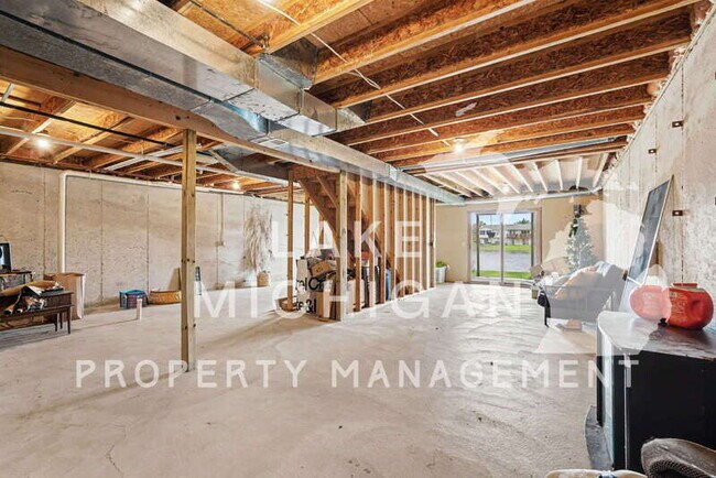 Building Photo - 6092 Pebble Dr