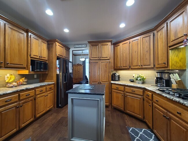 Building Photo - 413 Hamptonridge Rd