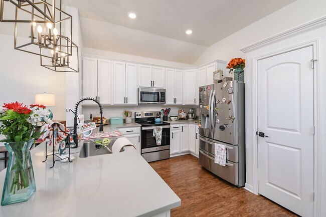 Building Photo - FEB 2026! Beautiful 3/2 Home w/ Huge Backyard in Edgewater!