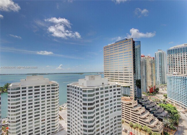 Building Photo - 950 Brickell Bay Dr