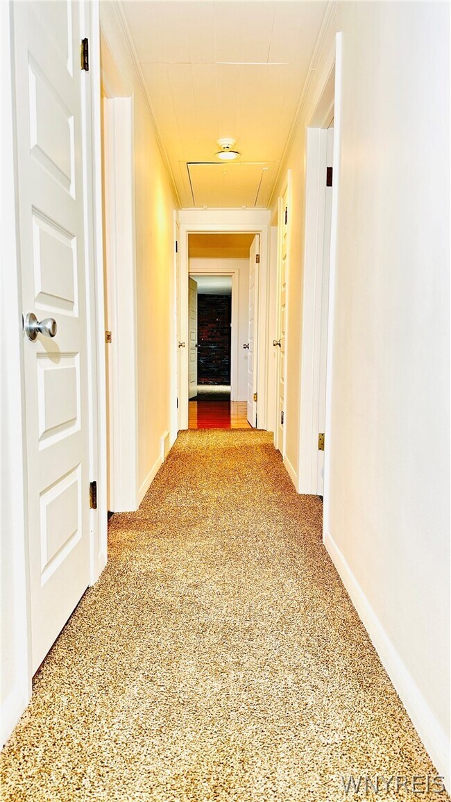 Building Photo - 954 Brighton Rd