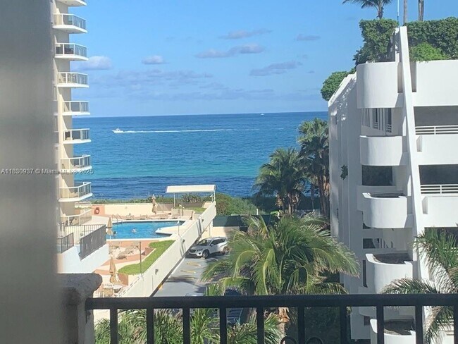 Building Photo - 6422 Collins Ave