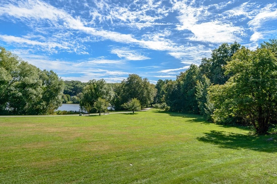 Building Photo - 140 Kenrick St