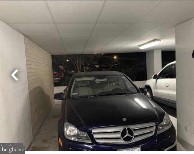 Building Photo - 205 Yoakum Pkwy