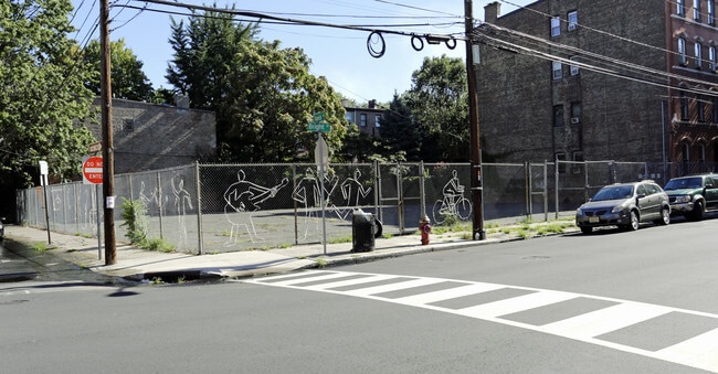 Building Photo - Esjay