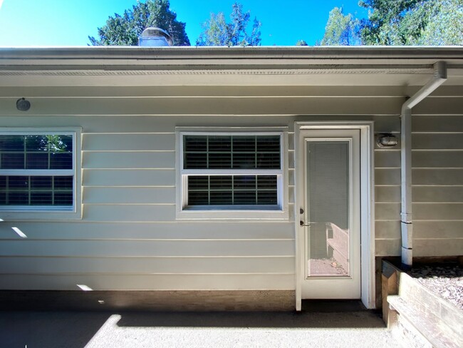 Building Photo - Charming Single Family Home in Multnomah