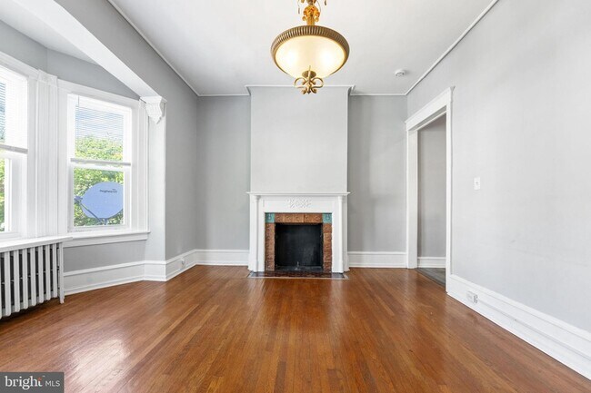Building Photo - 246 W Abbottsford Ave