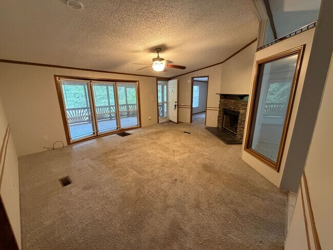 Building Photo - 3 Bedroom Home Now Available!