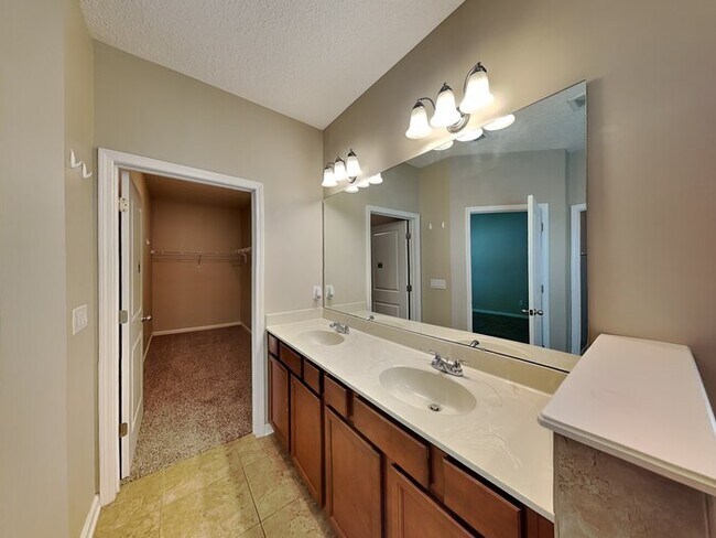 Building Photo - 153 Terracina Dr
