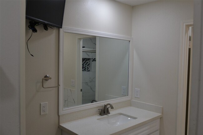 Building Photo - 2379 Briarwest Blvd