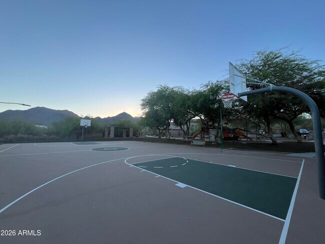 Building Photo - 10460 E Hillery Dr
