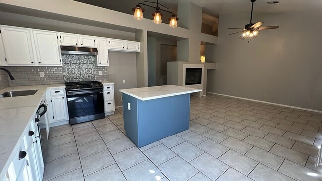 Building Photo - West Palmdale Home