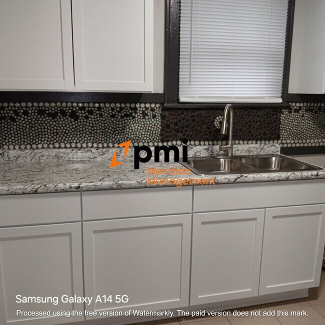 Building Photo - 1619 S Randolph St