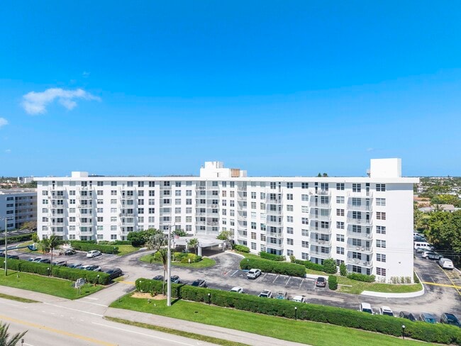 Building Photo - 2851 S Ocean Blvd