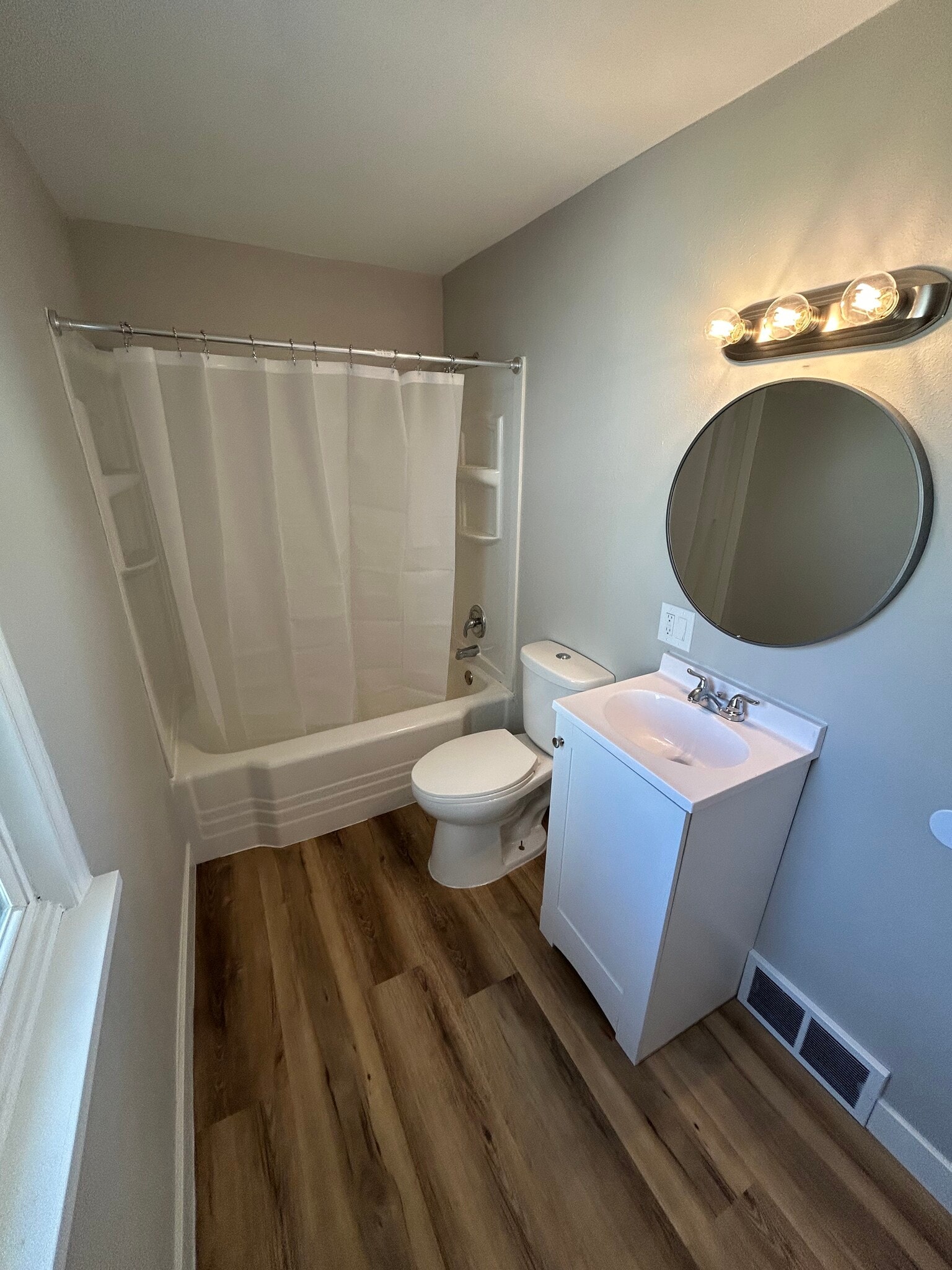 Building Photo - 611 S Hawthorne Ave