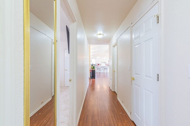 Building Photo - Conveniently located 3 Bedroom, 2 bath