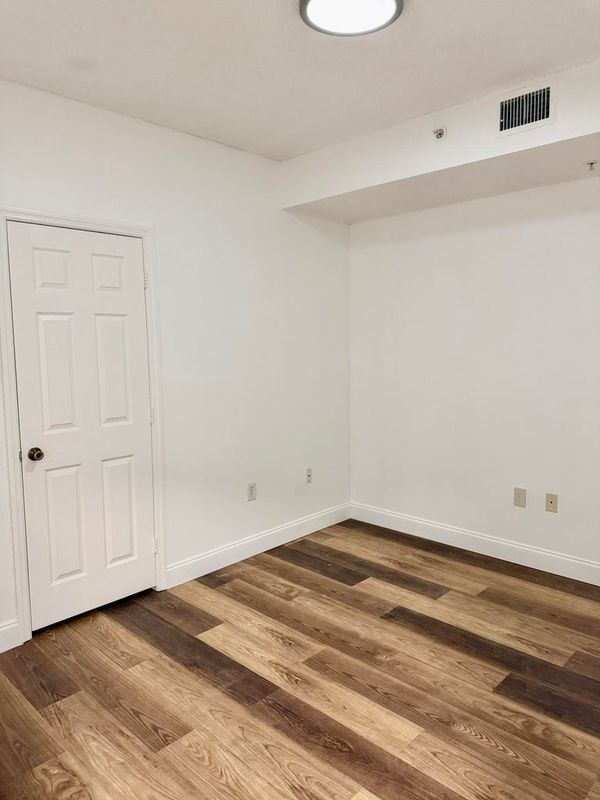 Building Photo - 2080 Greenview Shores Blvd