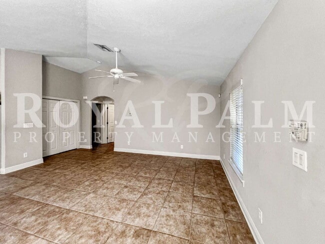 Building Photo - 2 Bed, 2 Bath Duplex on First Street – Washer & Dryer Included, Pet-Friendly, Minutes from Downto...