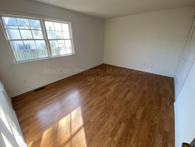 Building Photo - 400 Rann Ct
