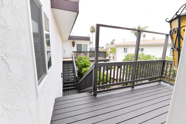 Building Photo - 248 Avenida Del Poniente