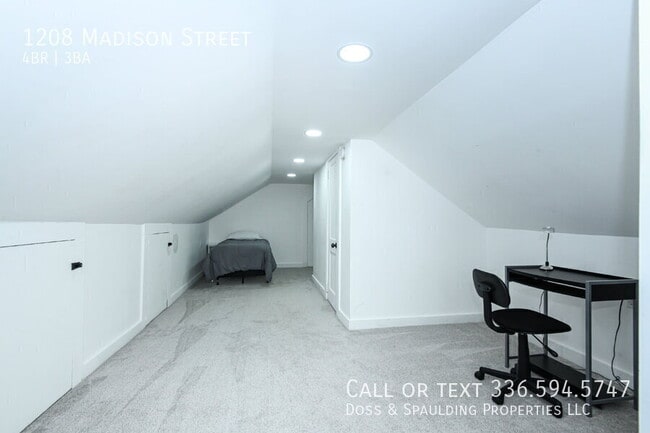 Building Photo - 1208 Madison St