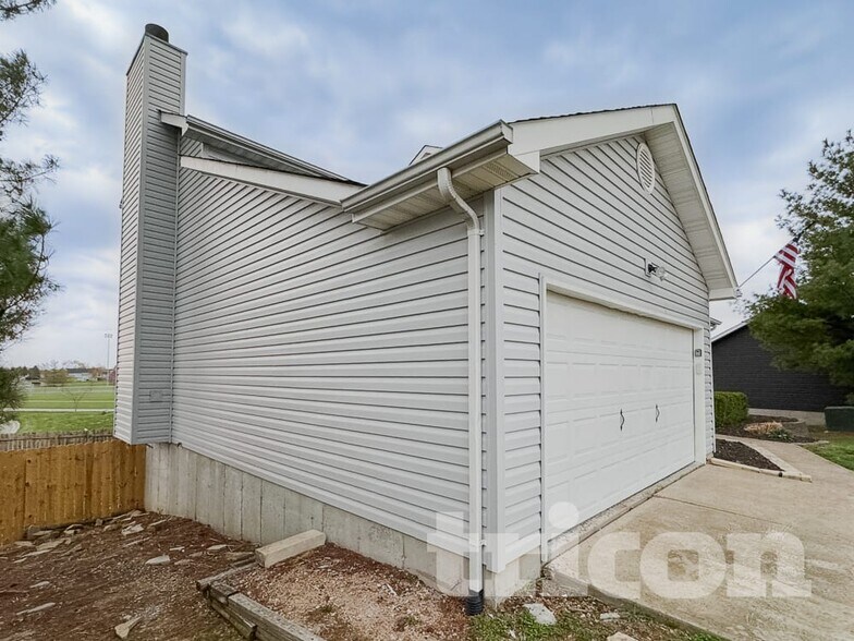 Building Photo - 4 Sapphire Ct