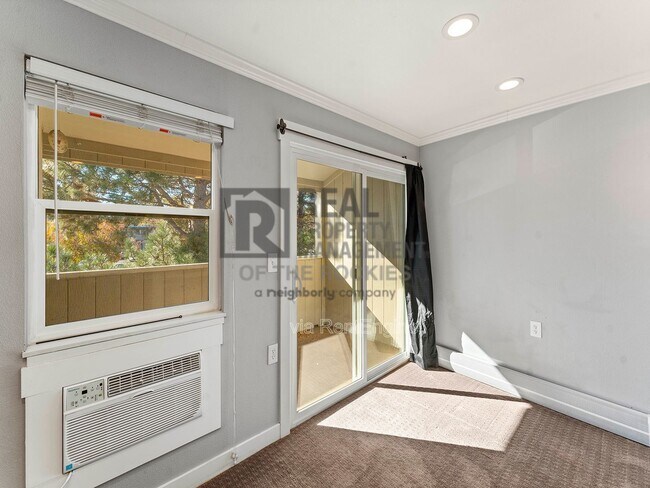 Building Photo - 512 E Monroe Dr