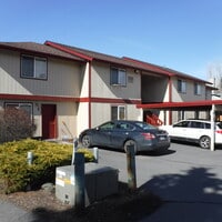 Building Photo - Lower Level 2 Bed/1 Bath Apartment Near St...