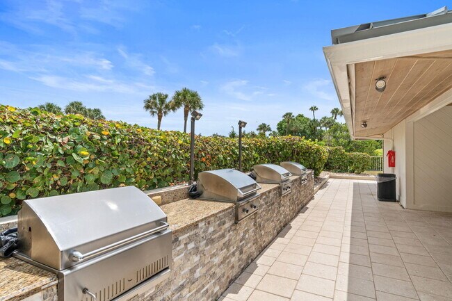 Building Photo - 4301 N Ocean Blvd